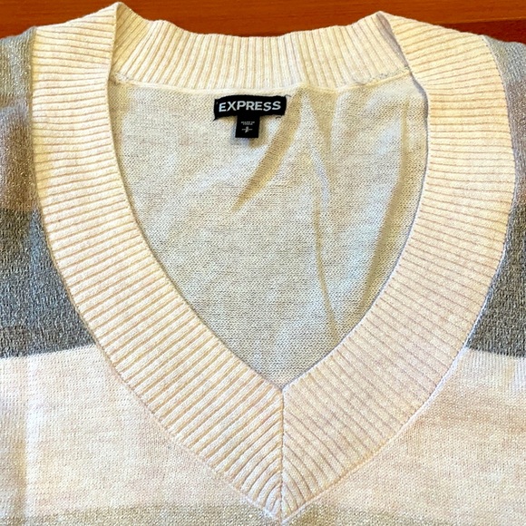 Express Sweater - Picture 2 of 3